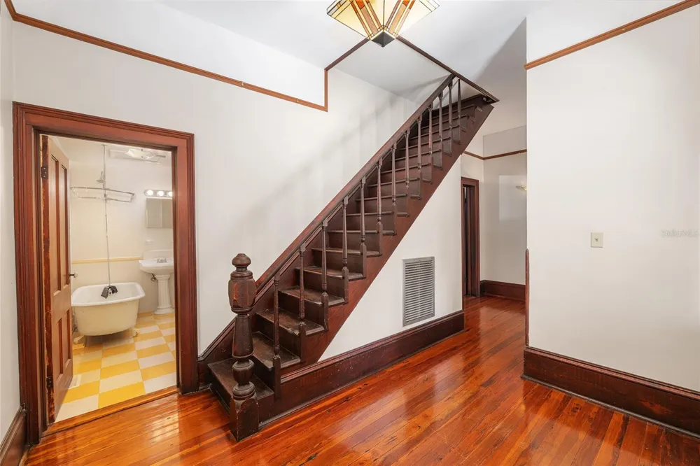 306 NE 3RD STREET Gainesville, FL 32601