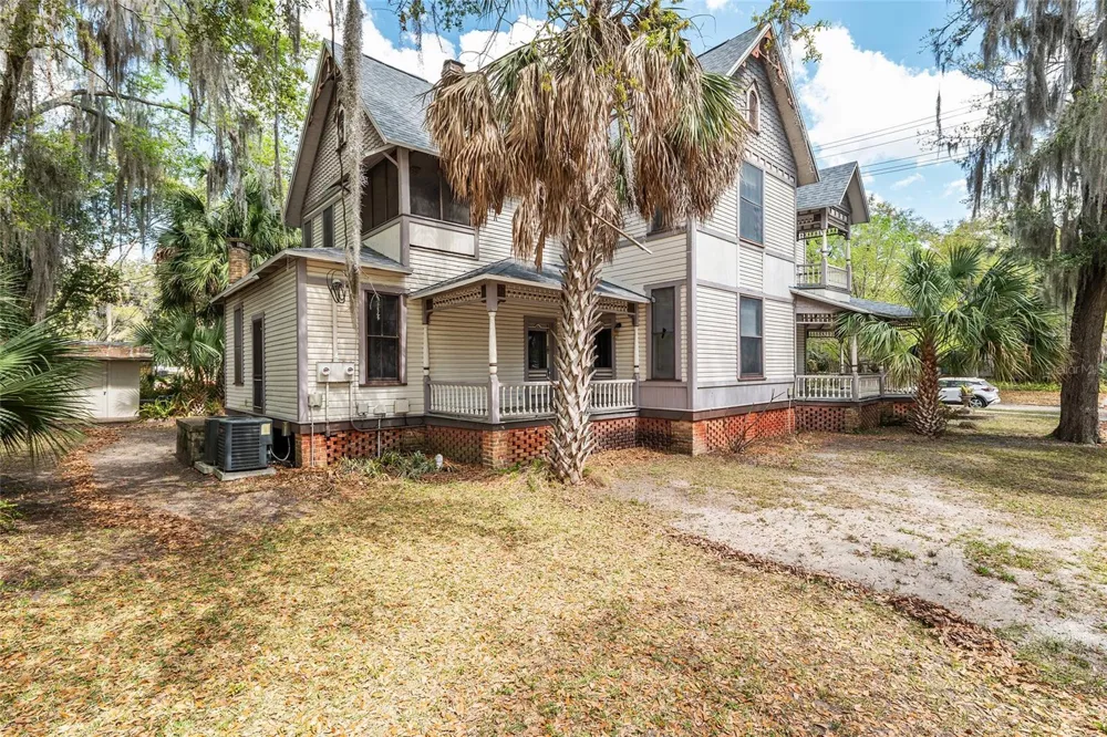306 NE 3RD STREET Gainesville, FL 32601