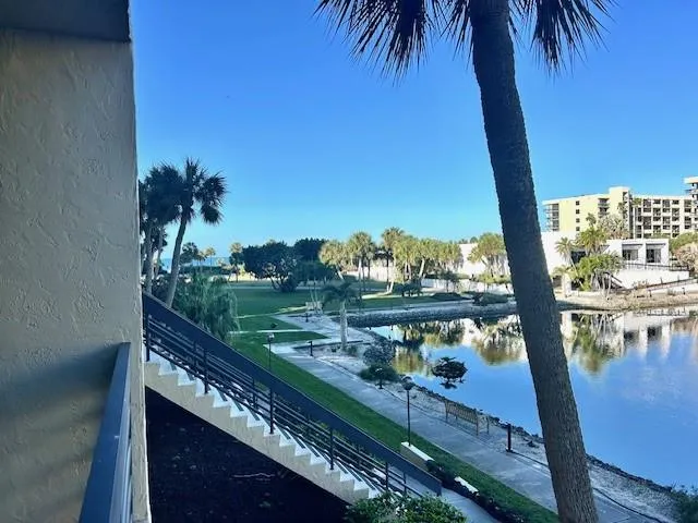 1095 GULF OF MEXICO DRIVE #104 Longboat Key, FL 34228