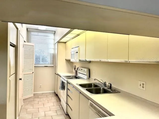 1095 GULF OF MEXICO DRIVE #104 Longboat Key, FL 34228