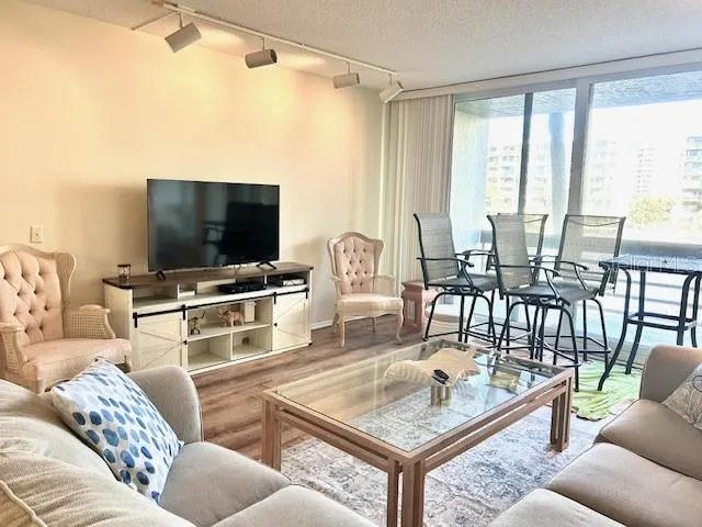 1095 GULF OF MEXICO DRIVE #104 Longboat Key, FL 34228