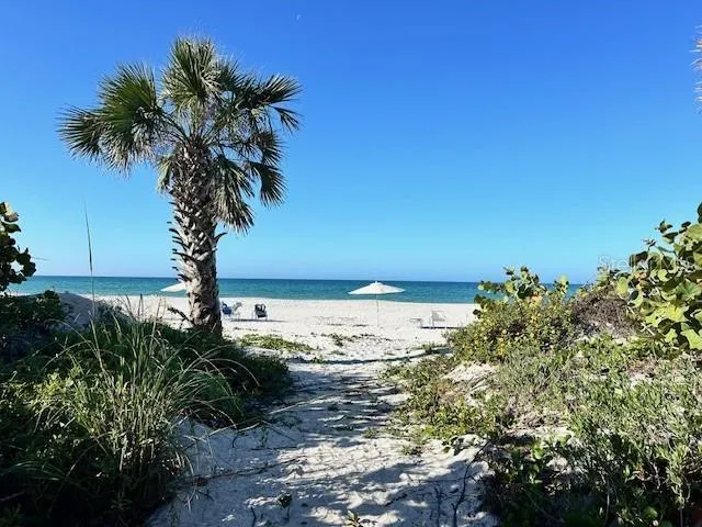 1095 GULF OF MEXICO DRIVE #104 Longboat Key, FL 34228