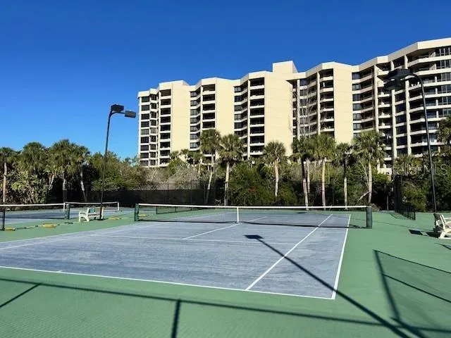 1095 GULF OF MEXICO DRIVE #104 Longboat Key, FL 34228