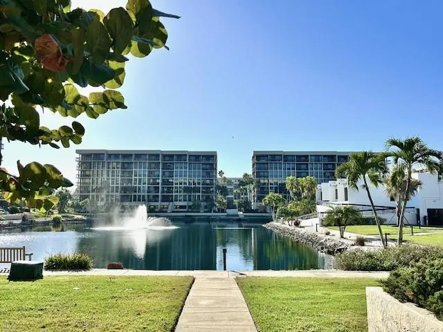 1095 GULF OF MEXICO DRIVE #104 Longboat Key, FL 34228