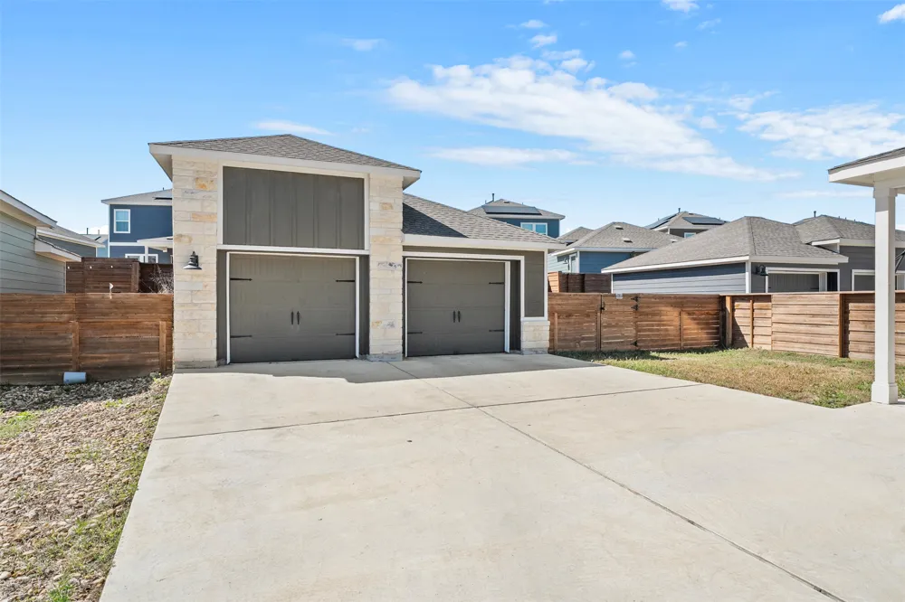 131 Santa Julia Kyle, TX 78640