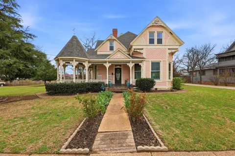 306 E Tarrant Street