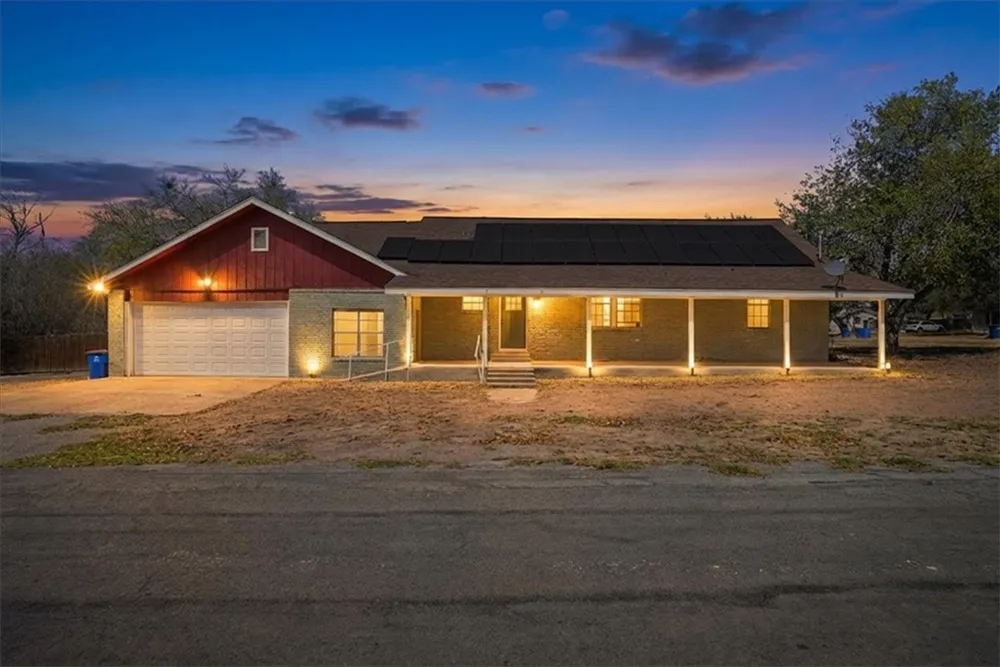 1601 Owens Avenue Three Rivers, TX 78071