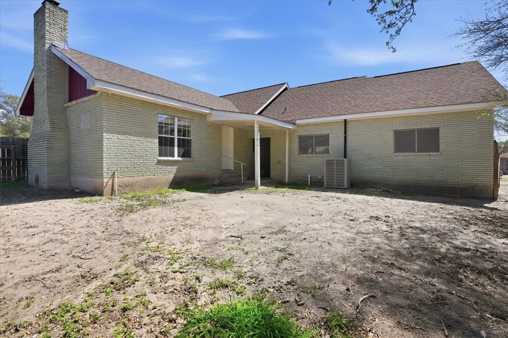 1601 Owens Avenue Three Rivers, TX 78071