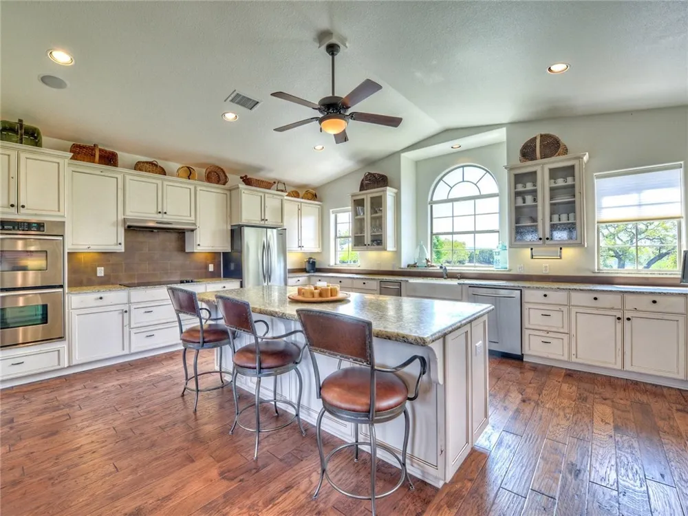 115 Hill Loop Spicewood, TX 78669