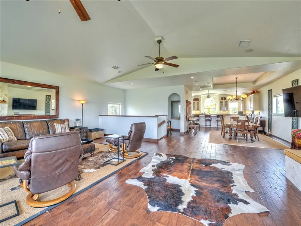 115 Hill Loop Spicewood, TX 78669