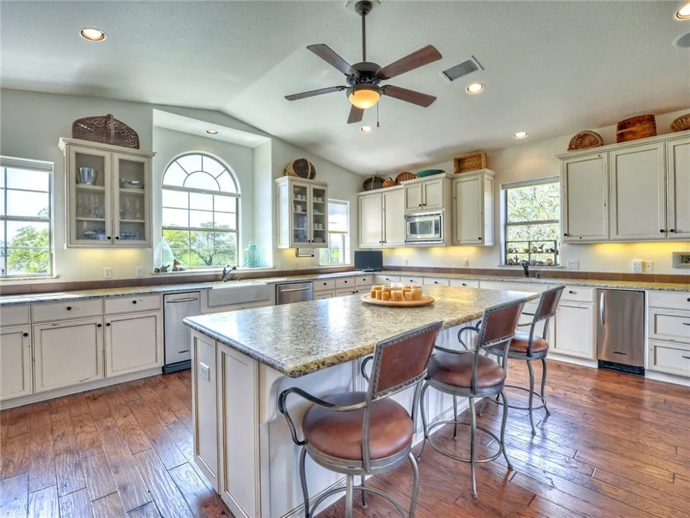 115 Hill Loop Spicewood, TX 78669