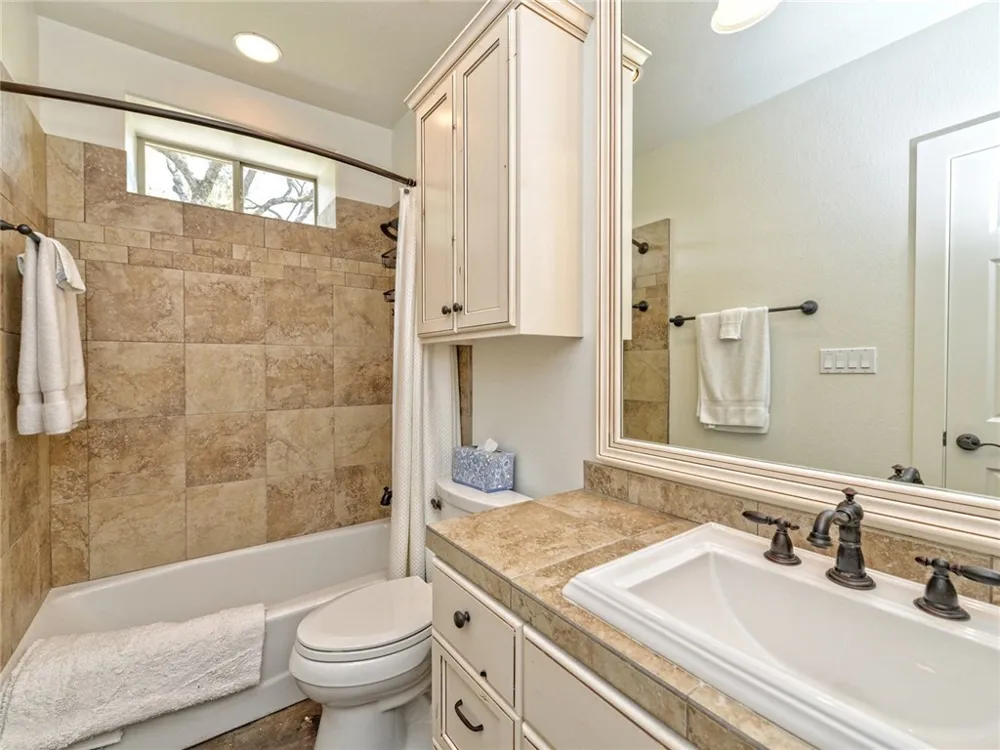 115 Hill Loop Spicewood, TX 78669