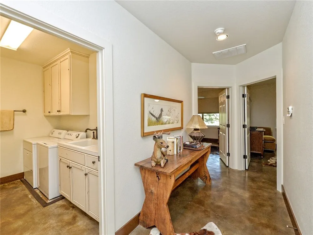 115 Hill Loop Spicewood, TX 78669
