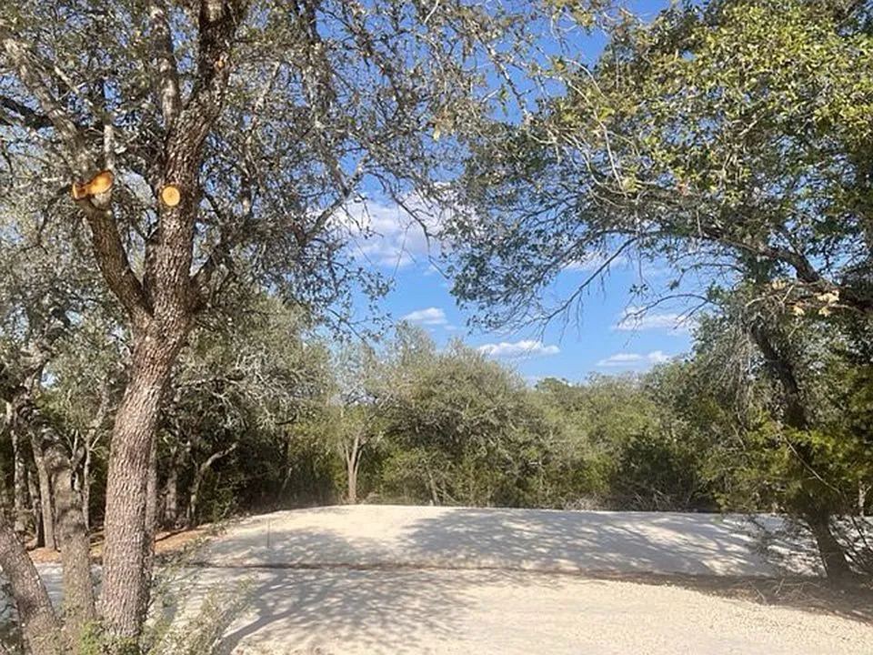 934 Beauchamp Road Dripping Springs, TX 78620