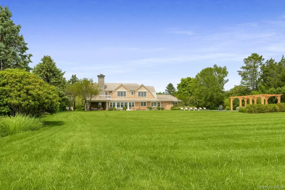 571 Pauls Lane Bridgehampton, NY 11932