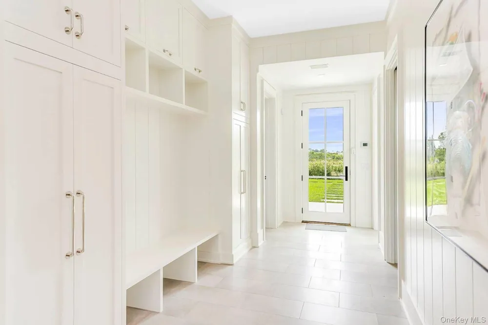 571 Pauls Lane Bridgehampton, NY 11932