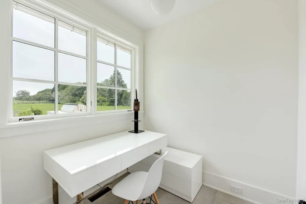 571 Pauls Lane Bridgehampton, NY 11932