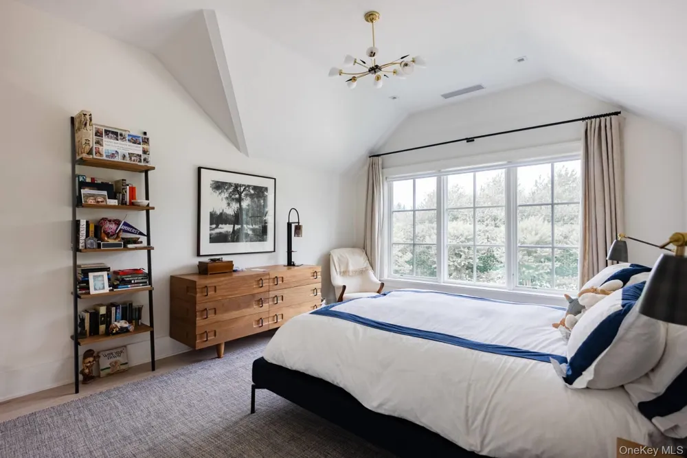 571 Pauls Lane Bridgehampton, NY 11932
