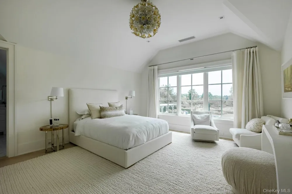 571 Pauls Lane Bridgehampton, NY 11932