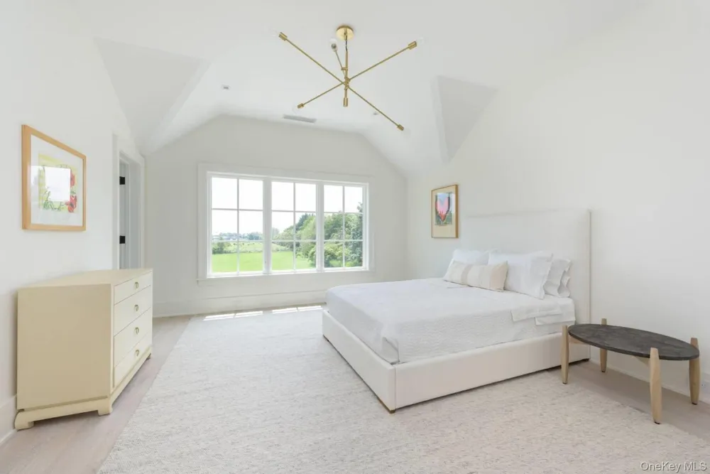 571 Pauls Lane Bridgehampton, NY 11932