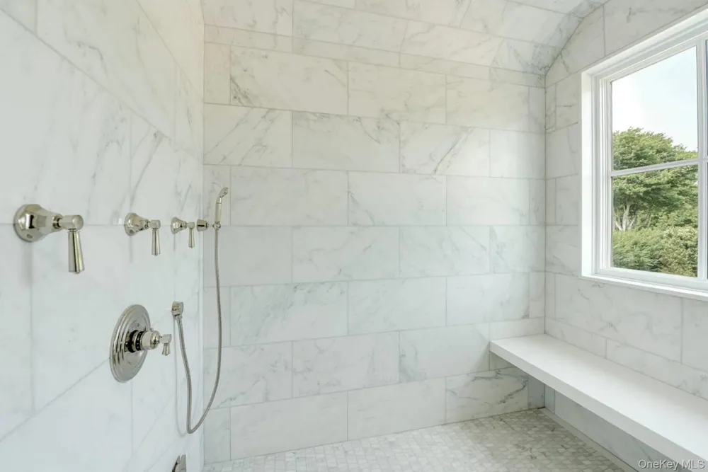 571 Pauls Lane Bridgehampton, NY 11932