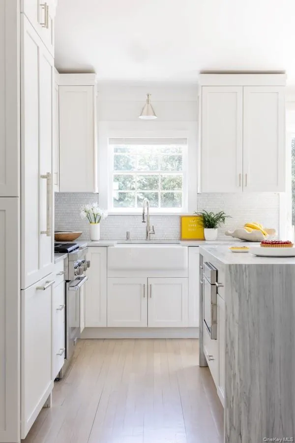 48 Middle Pond Road Southampton, NY 11968
