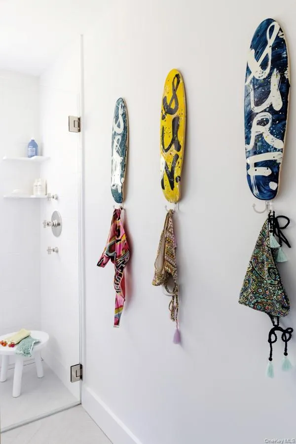 48 Middle Pond Road Southampton, NY 11968