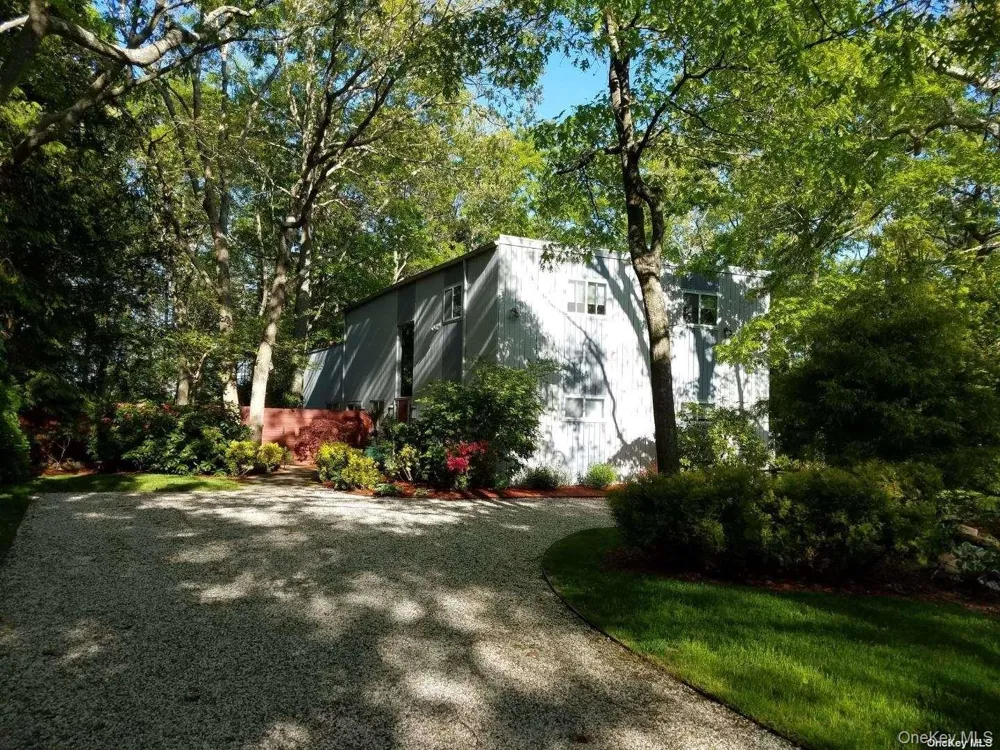 73 Spinney Road East Quogue, NY 11942