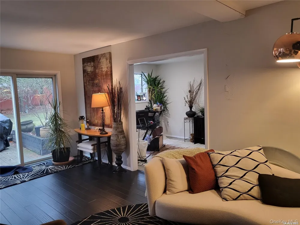 73 Spinney Road East Quogue, NY 11942