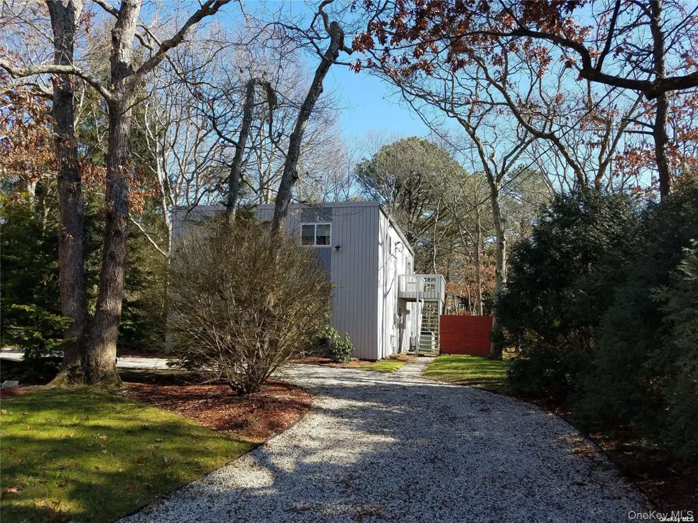 73 Spinney Road East Quogue, NY 11942