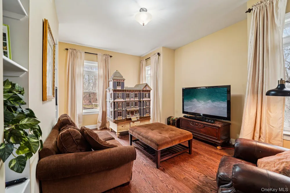 25 Navajo Trail Sloatsburg, NY 10974