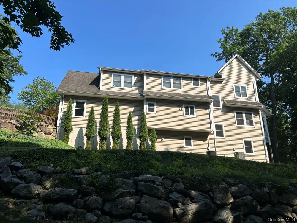25 Navajo Trail Sloatsburg, NY 10974