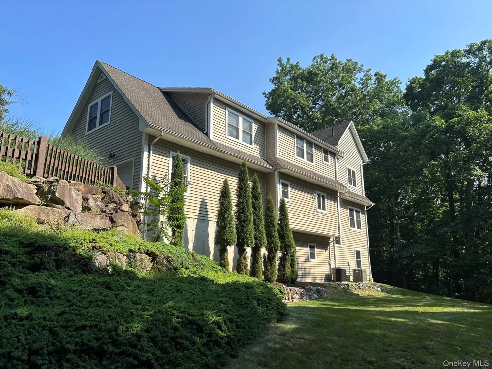 25 Navajo Trail Sloatsburg, NY 10974