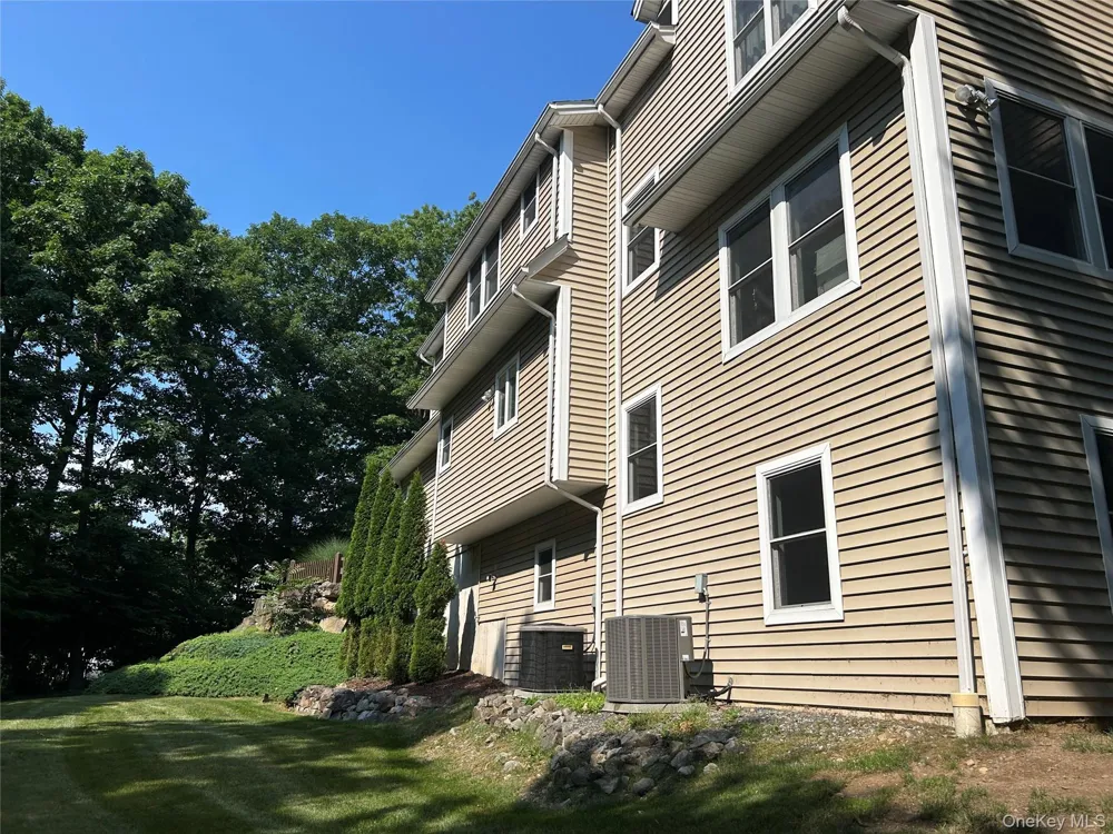 25 Navajo Trail Sloatsburg, NY 10974