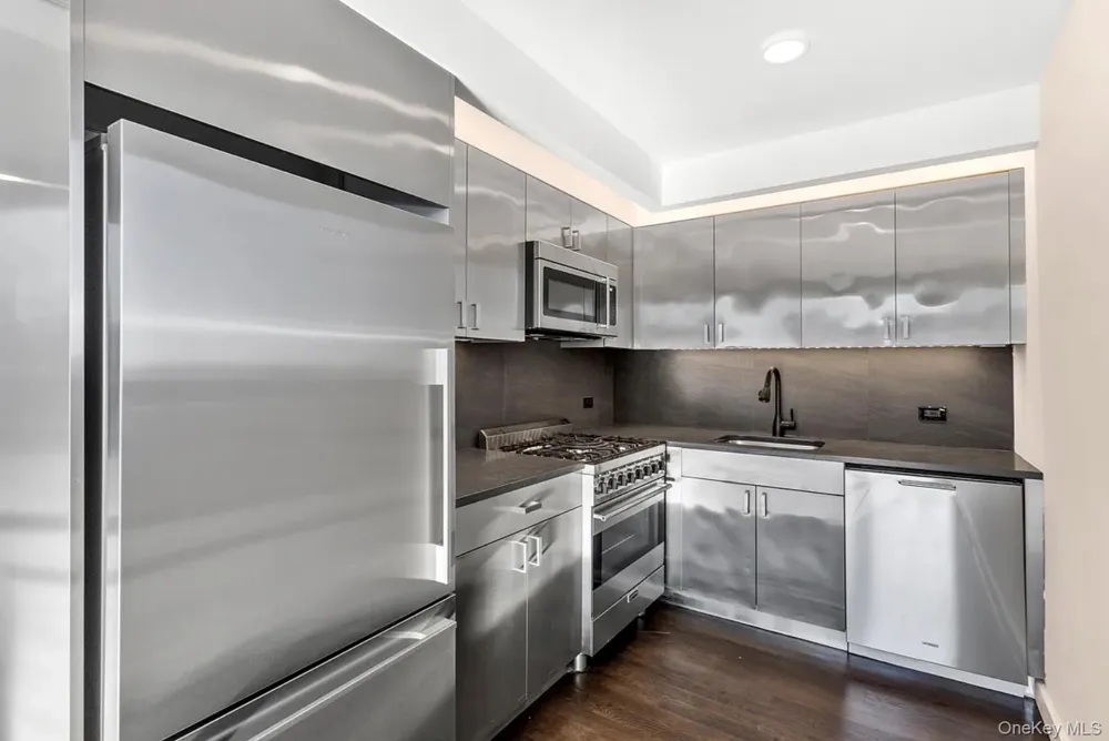 37-40 27th Street #7C Long Island City, NY 11101