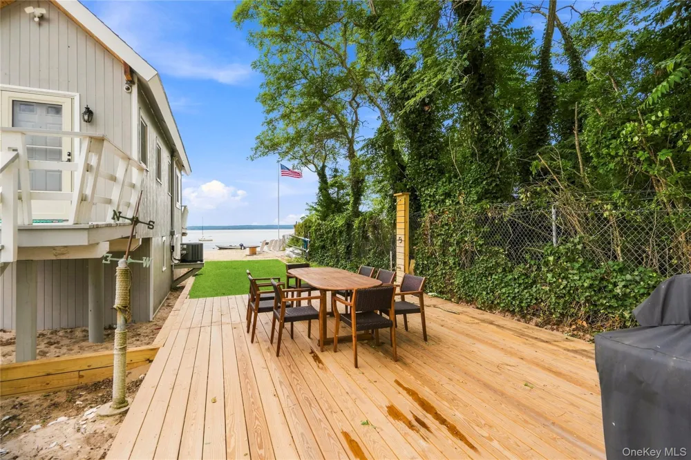 23 Scallop Lane South Jamesport, NY 11970