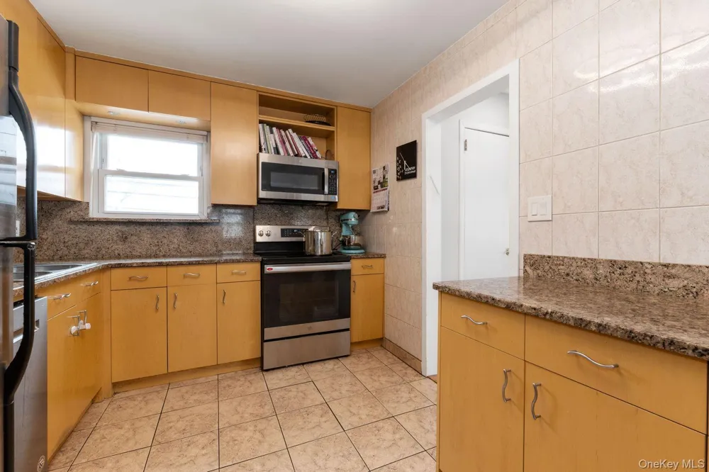 409 barnard Avenue Woodmere, NY 11559