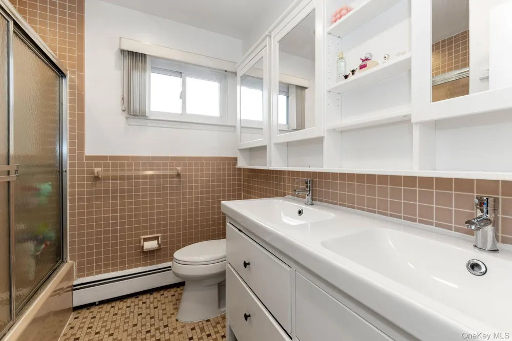 409 barnard Avenue Woodmere, NY 11559