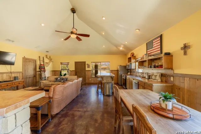 726 Tierra Linda Concan, TX 78838