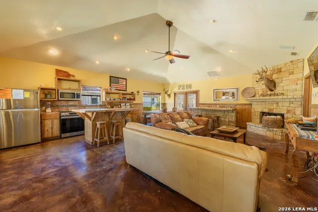 726 Tierra Linda Concan, TX 78838