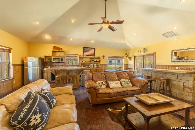 726 Tierra Linda Concan, TX 78838
