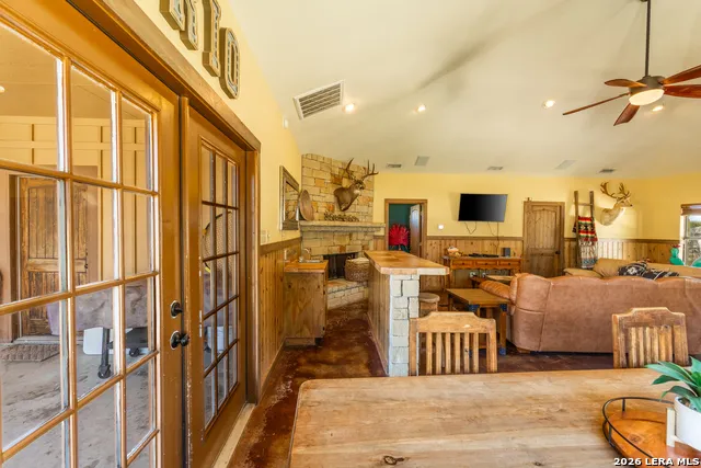726 Tierra Linda Concan, TX 78838