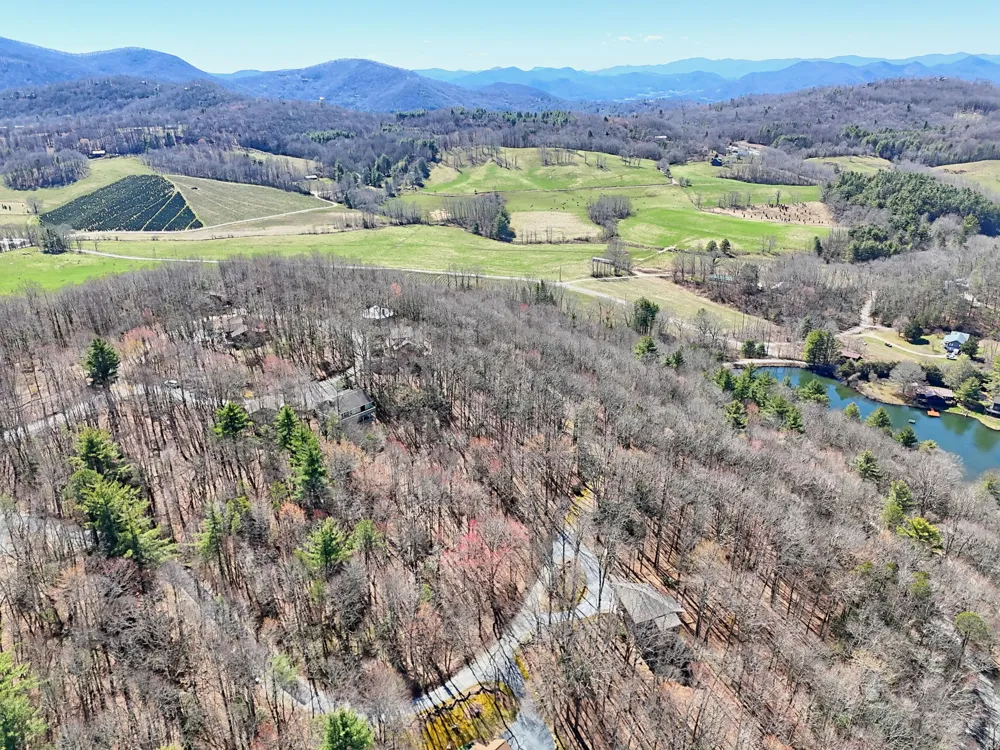437 High Point Drive Scaly Mountain, NC 28775