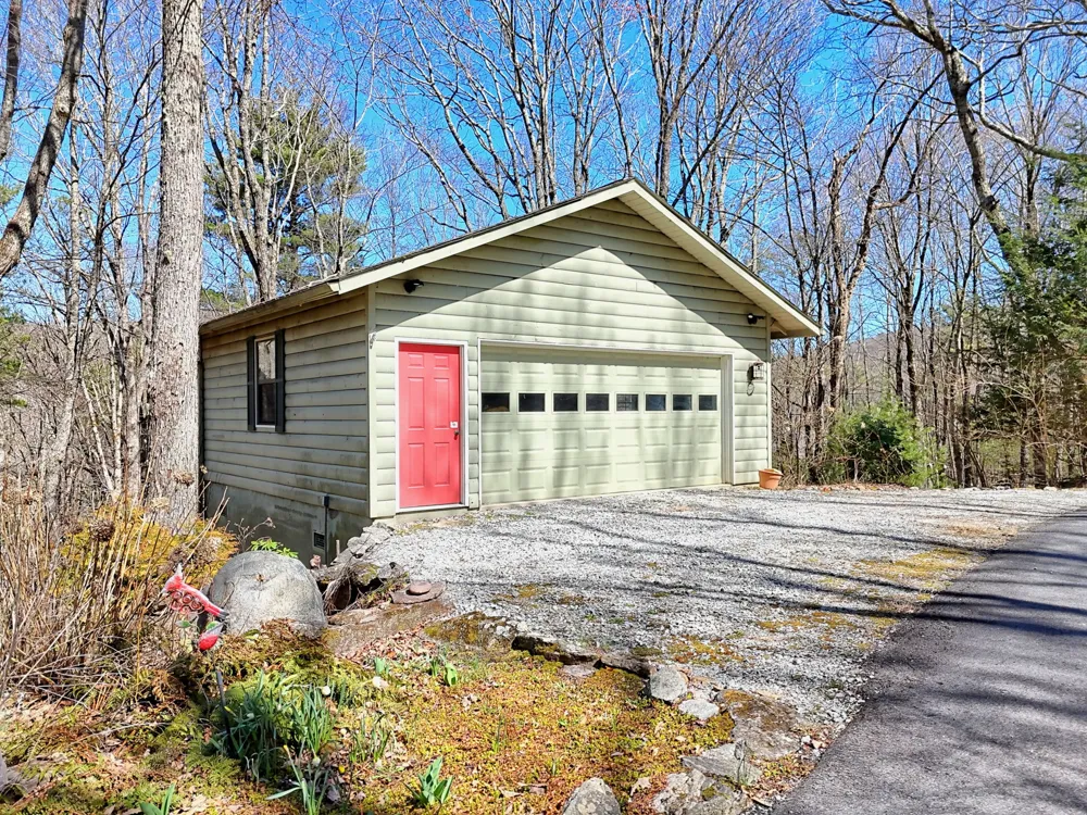 437 High Point Drive Scaly Mountain, NC 28775