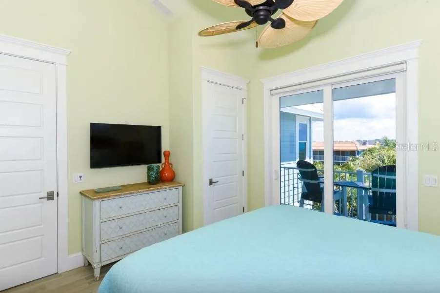 903 GULF DRIVE S Bradenton Beach, FL 34217