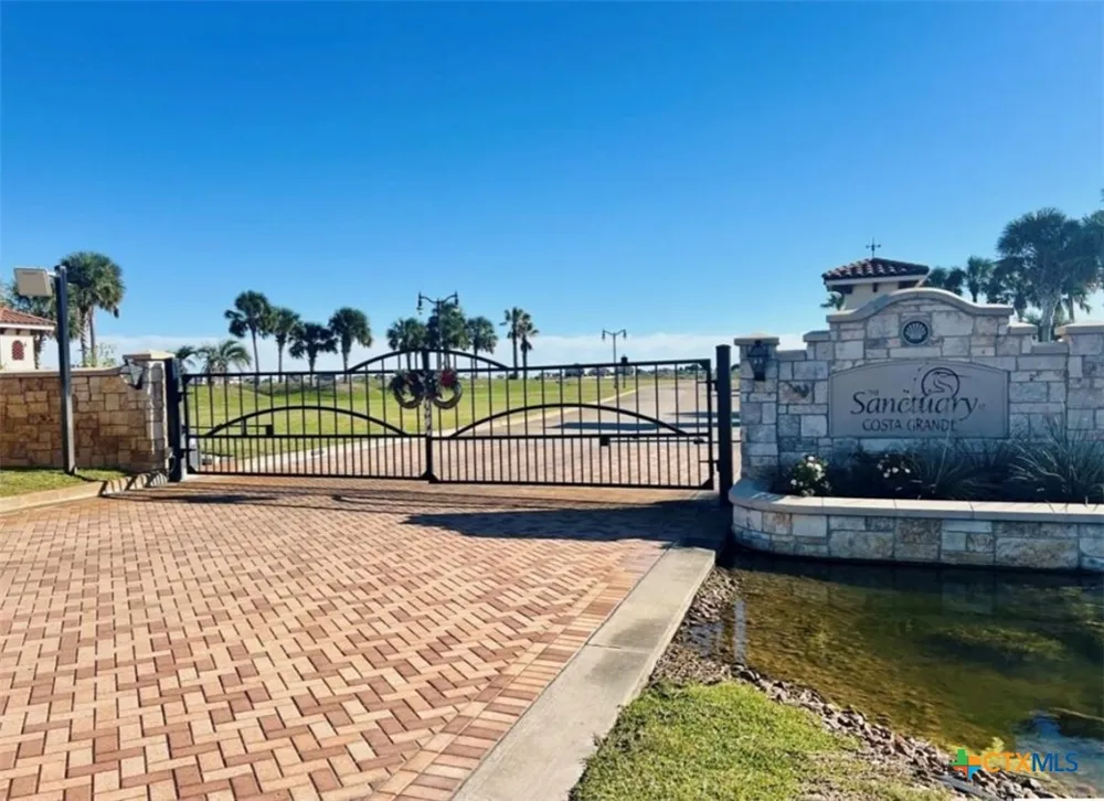 56 Blanc Court Port Lavaca, TX 77979