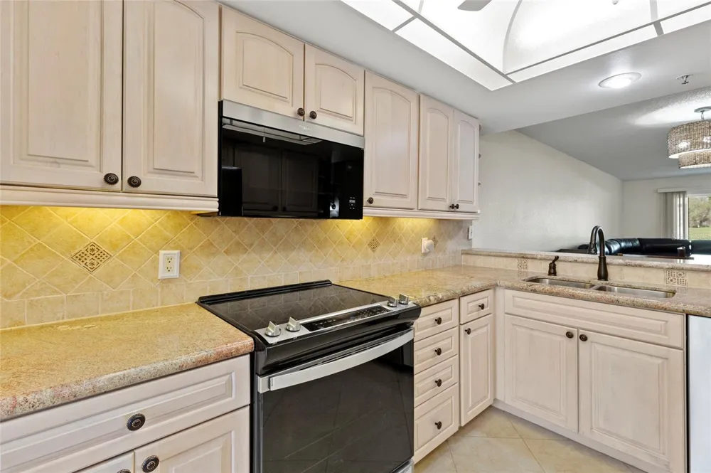 6611 STONE RIVER ROAD #102 Bradenton, FL 34203