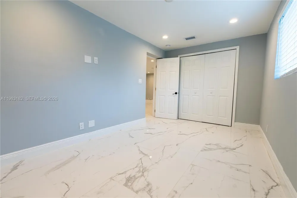 11 Judy Pl Key Largo, FL 33037