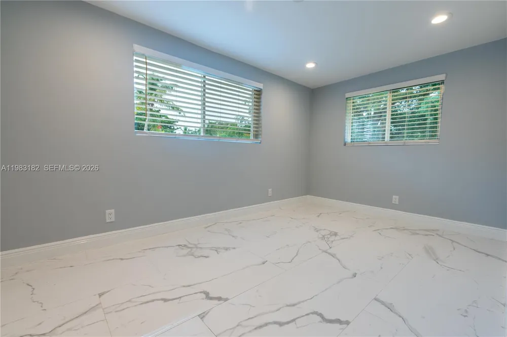 11 Judy Pl Key Largo, FL 33037