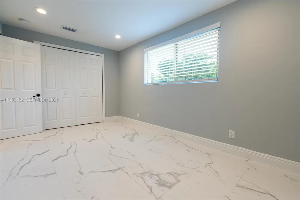 11 Judy Pl Key Largo, FL 33037